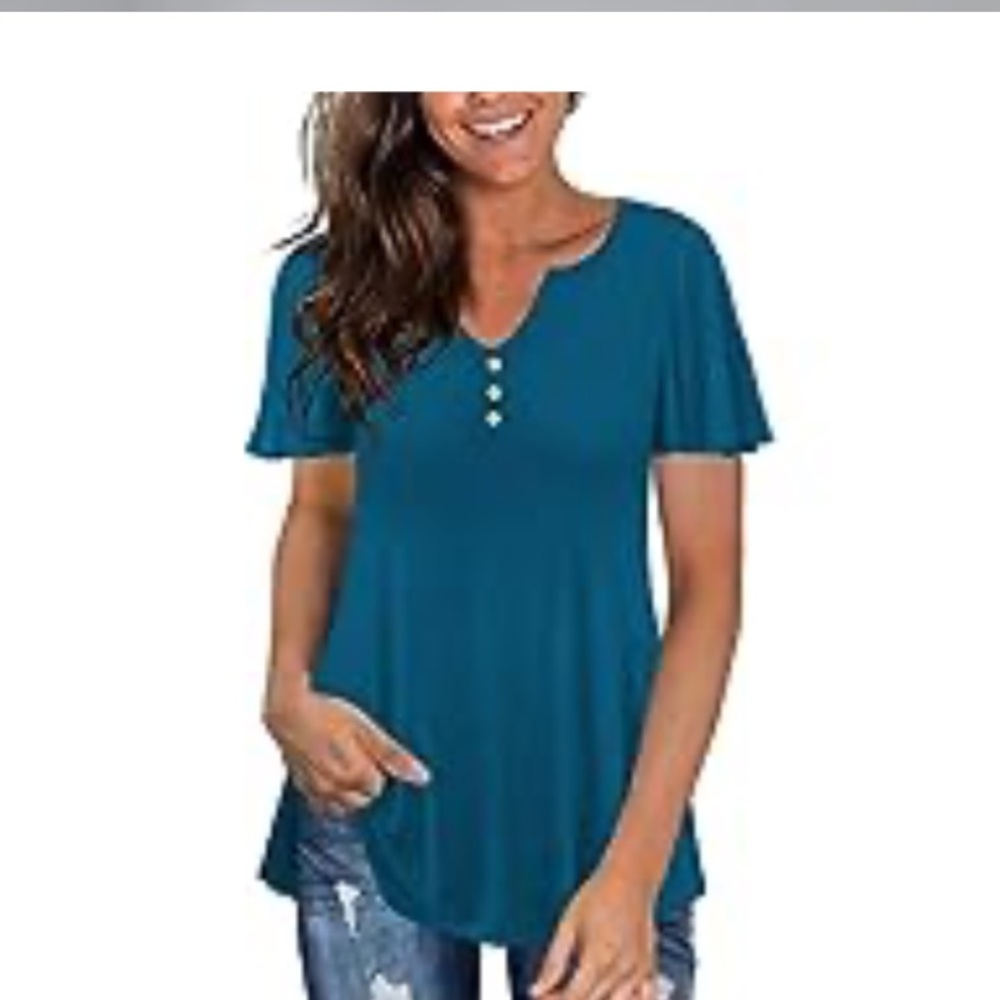 Tralilbee teal blue tee, size medium, NWT.